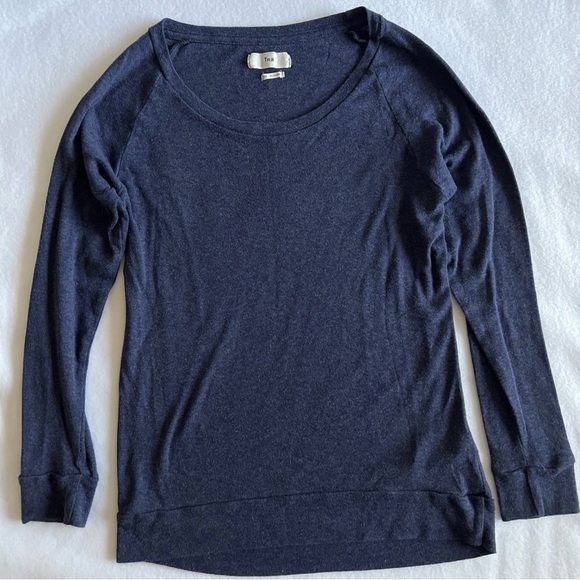 Aritzia TNA Women’s Long Sleeve Top XXS Navy - Picture 1 of 7